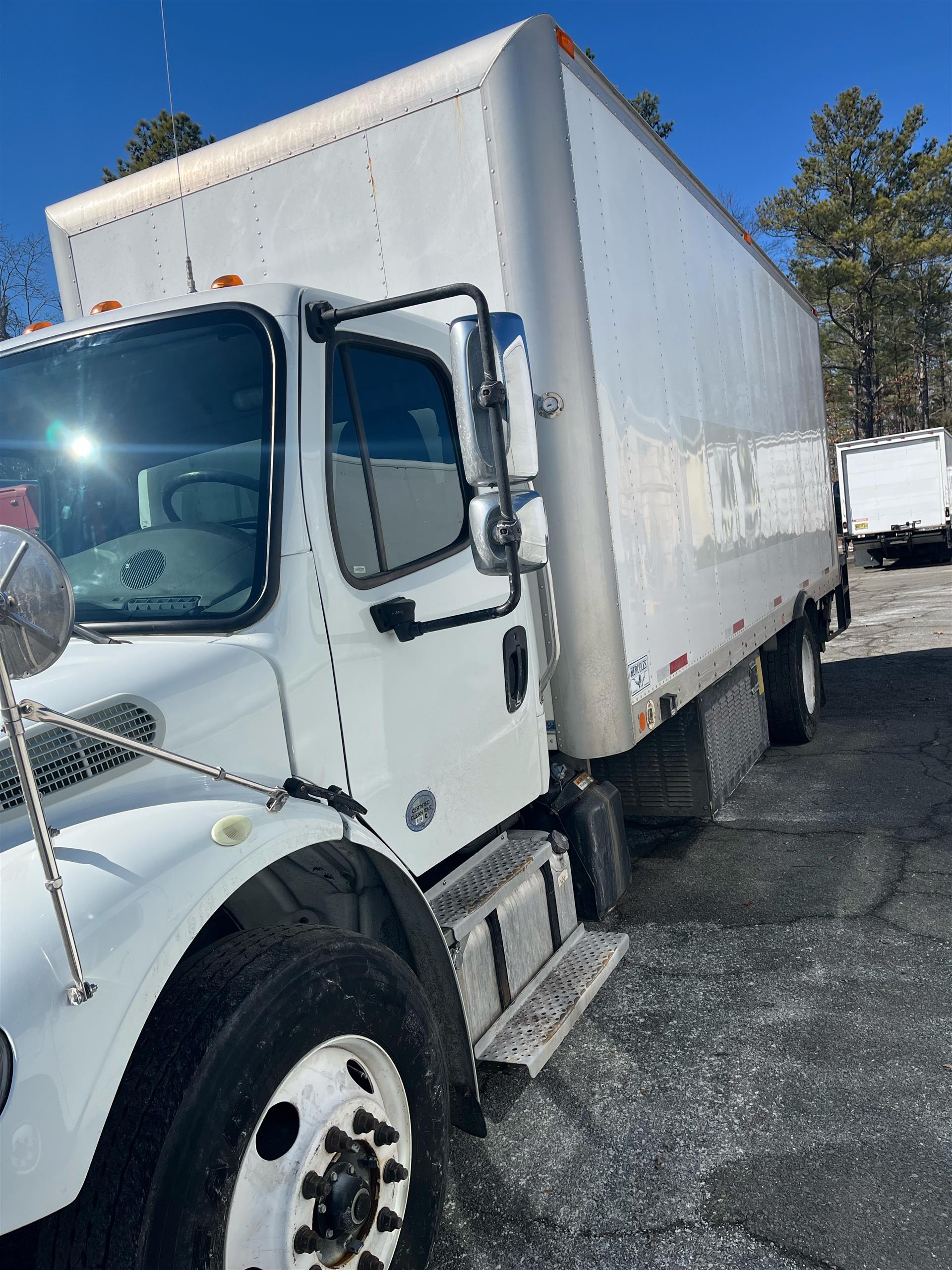 2018 Freightliner M2 106