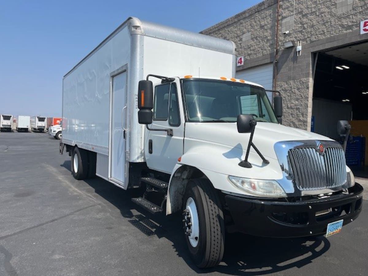 2018 International 4300 LP