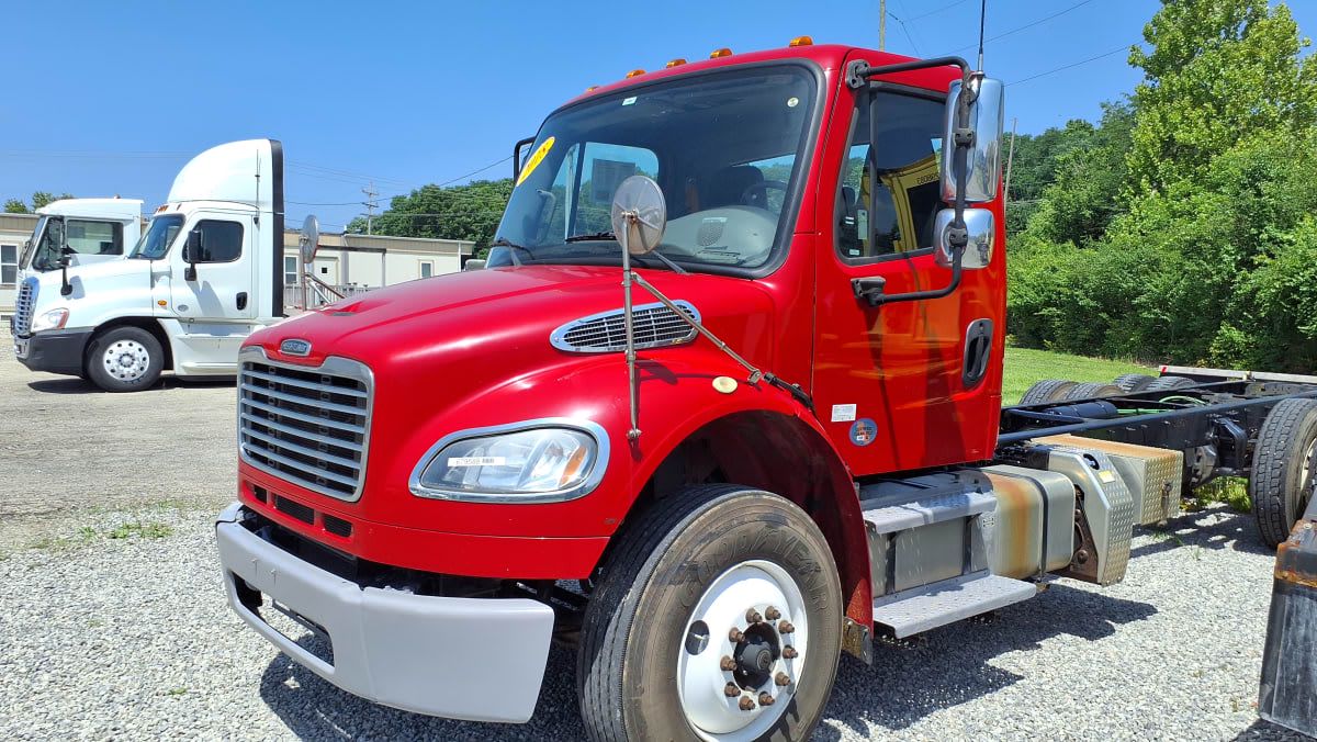 2018 Freightliner M2 106