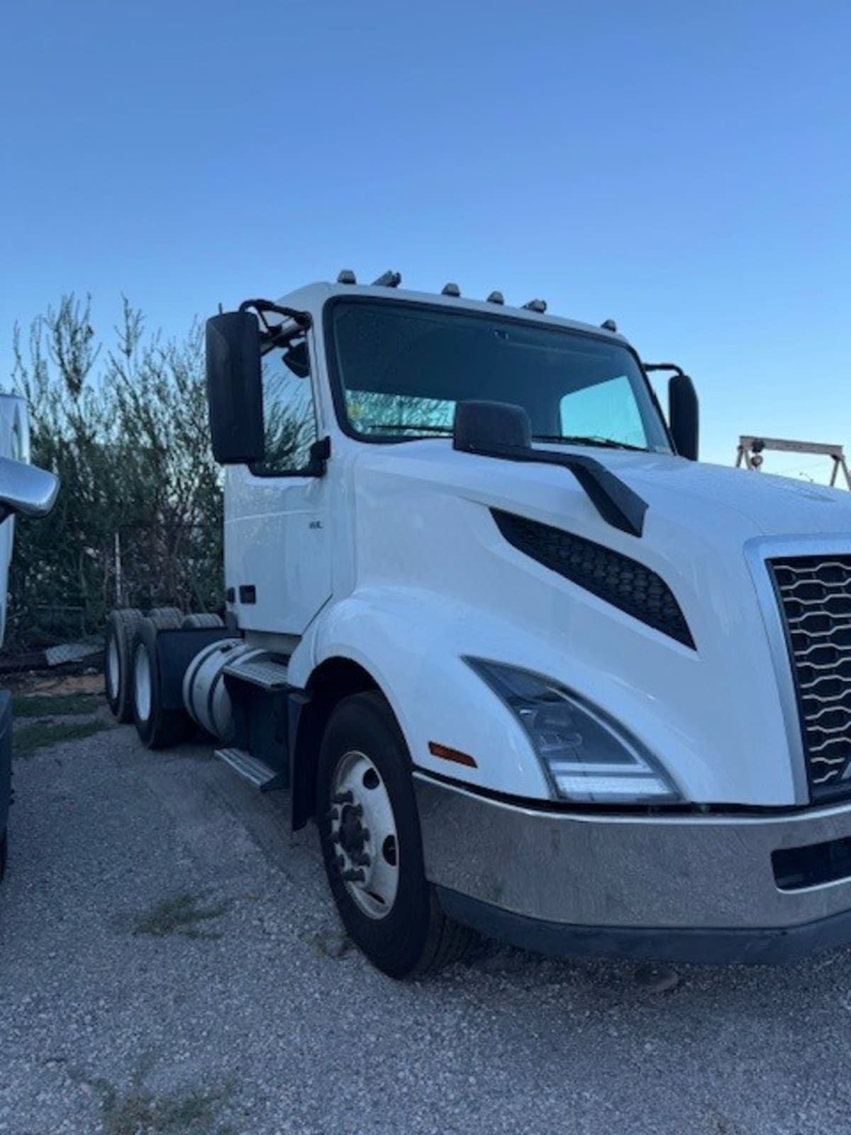 2019 Volvo VNL64T-300