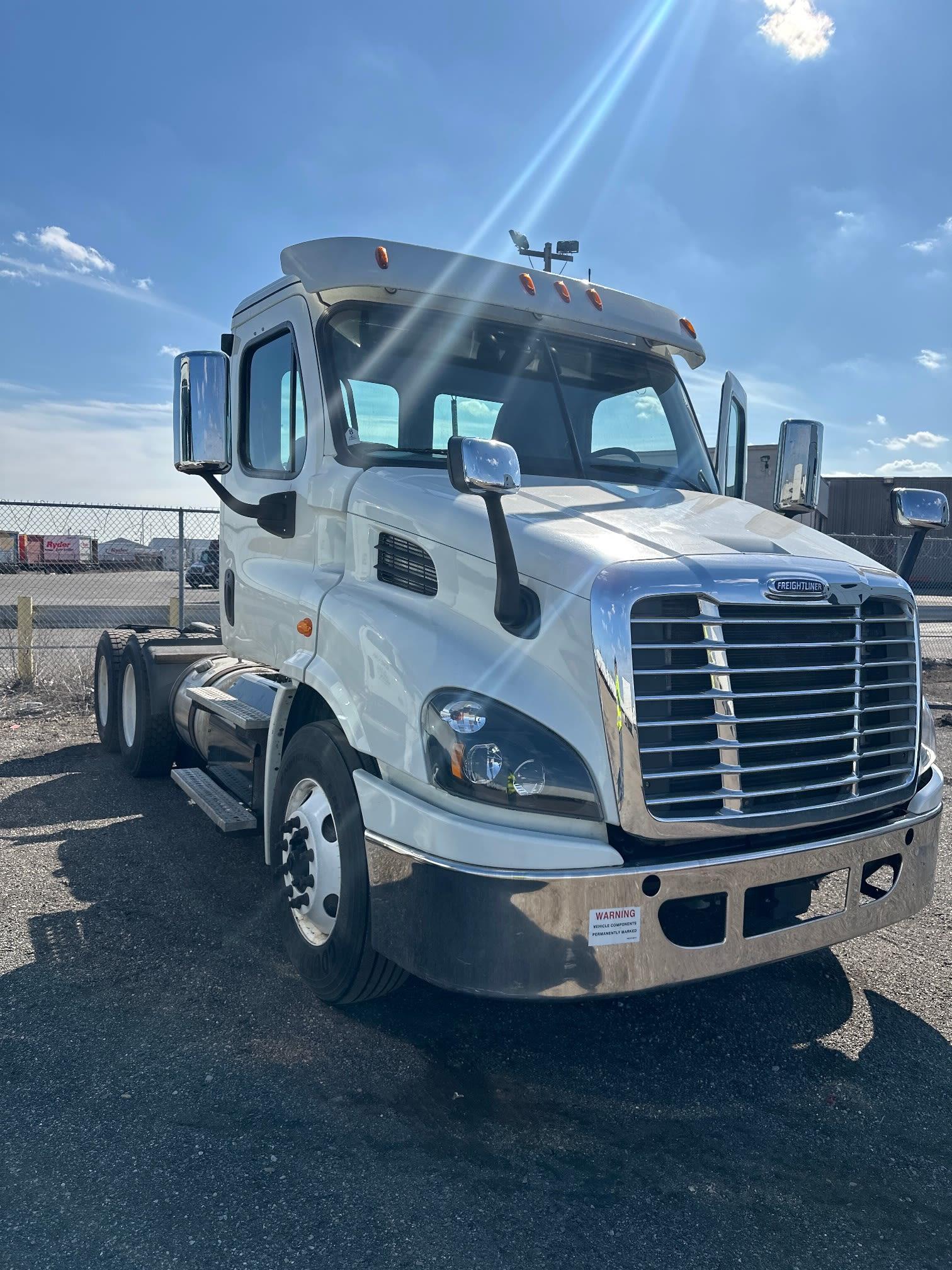 2017 Freightliner CASCADIA 113