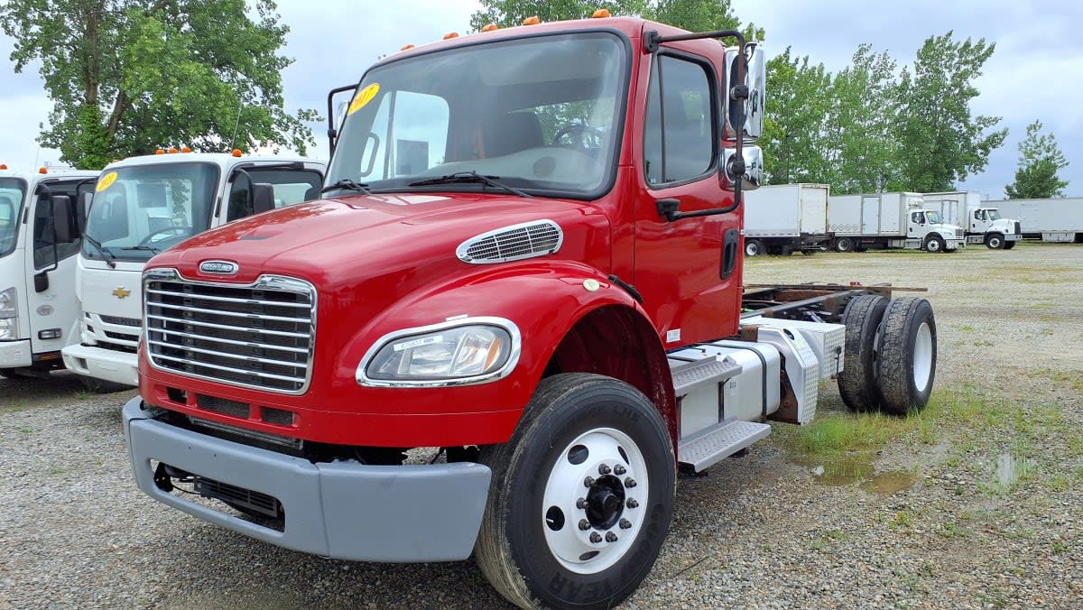 2017 Freightliner M2 106