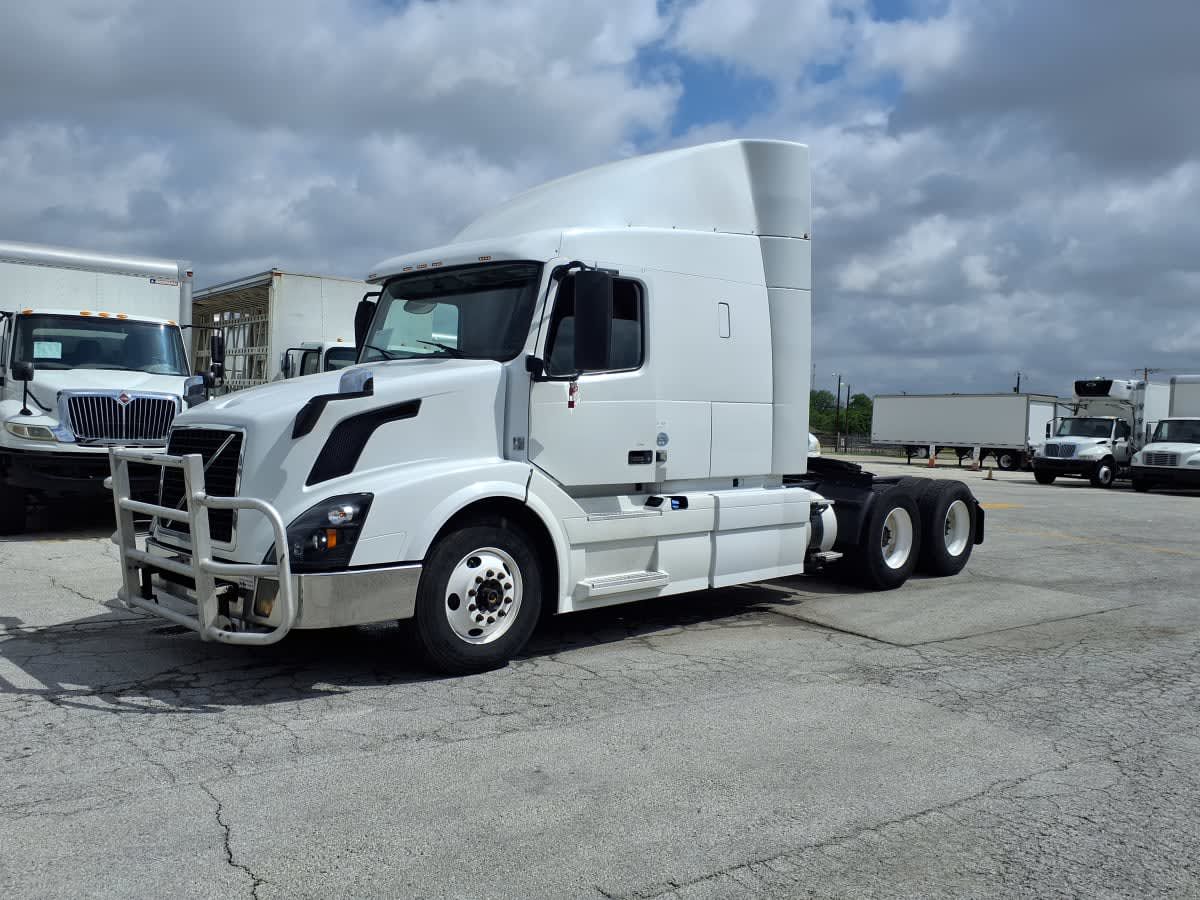 2017 Volvo VNL64T