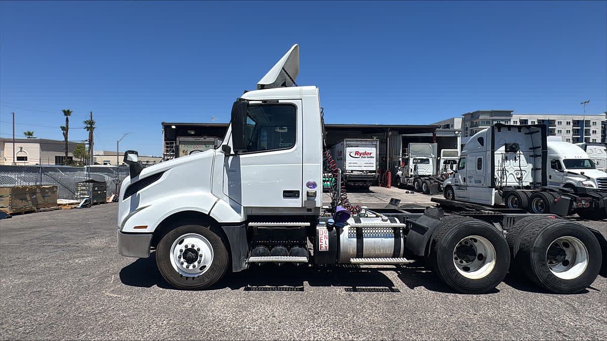 2019 Volvo VNL64T-300