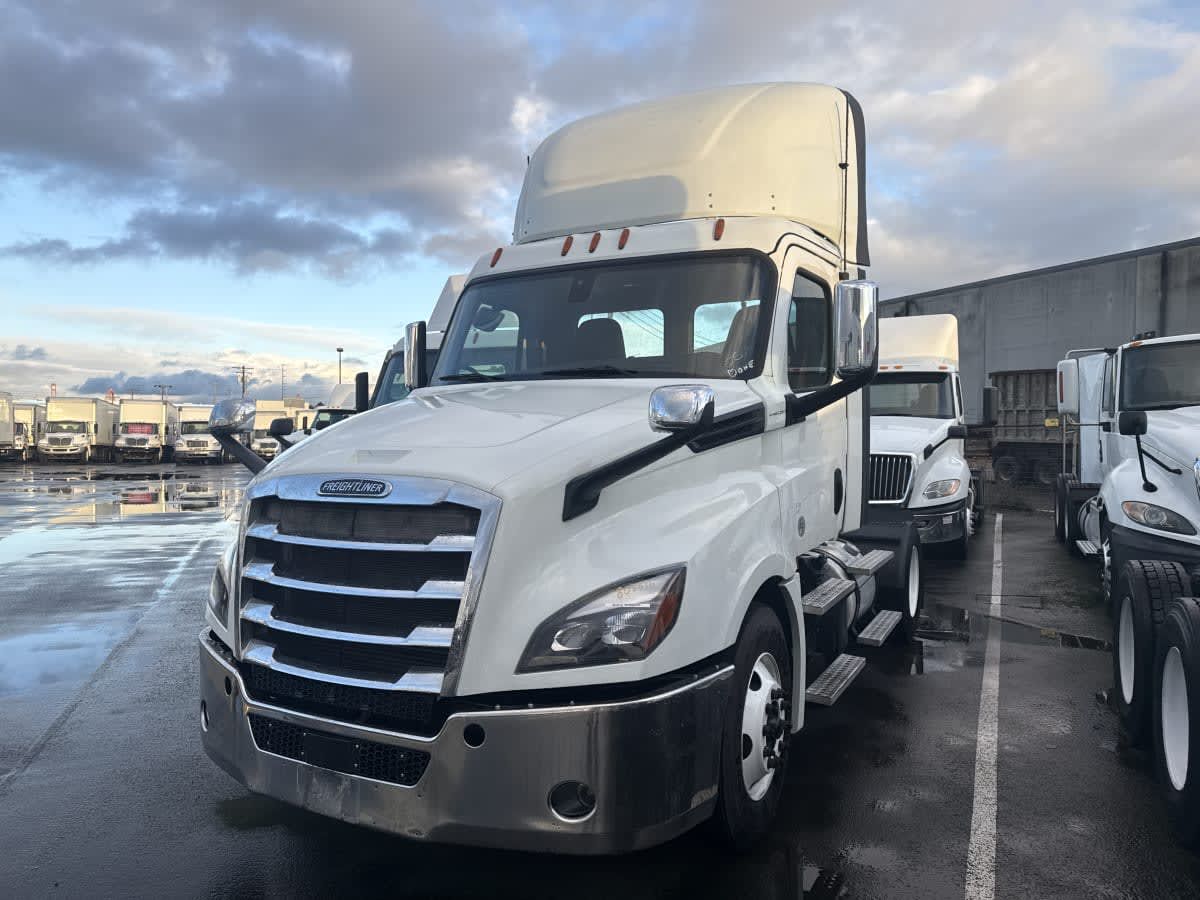 2019 Freightliner NEW CASCADIA 126