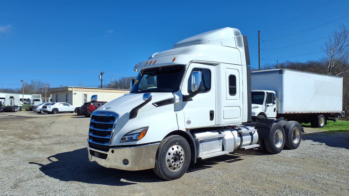 2020 Freightliner NEW CASCADIA 116