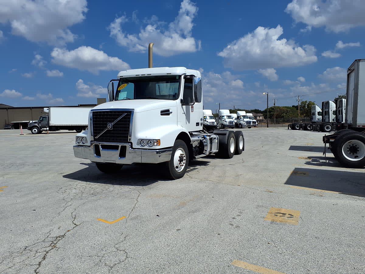 2020 Volvo VHD64BT300