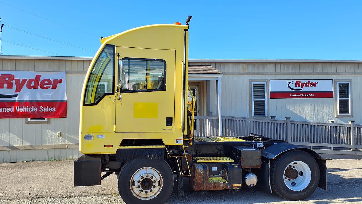 2021 Autocar ACTT42