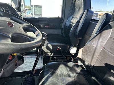 2022 Peterbilt 389