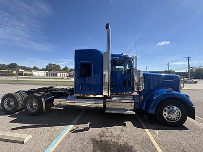 2023 Kenworth W900L