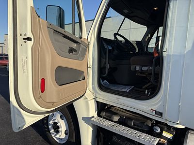 2020 Freightliner CASCADIA 125