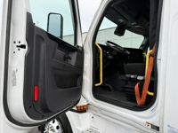 2024 Freightliner CASCADIA 126