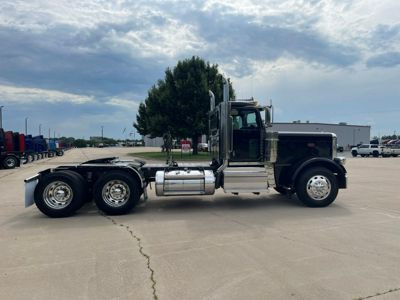 2023 Peterbilt 389