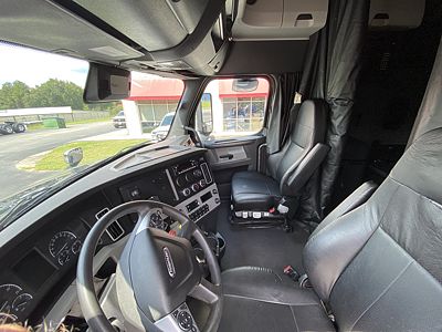 2023 Freightliner CASCADIA 126