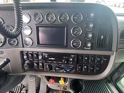 2022 Peterbilt 389