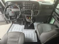 2023 Peterbilt 389