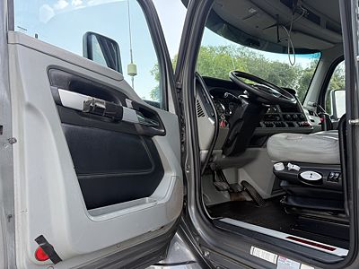 2021 Kenworth T880