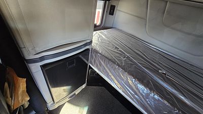 2023 Peterbilt 579