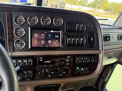2023 Peterbilt 389