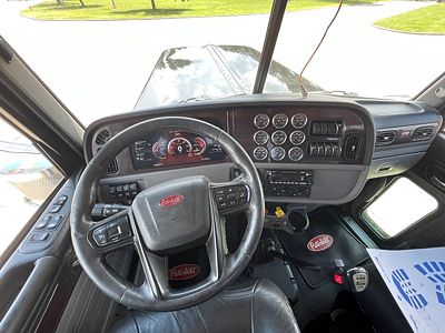 2023 Peterbilt 389