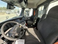 2021 Freightliner CASCADIA 126