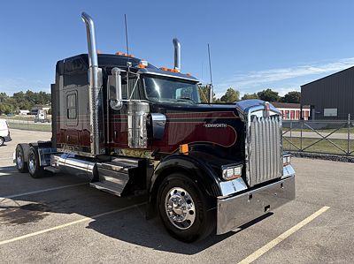 2022 Kenworth W900L