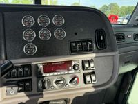 2022 Peterbilt 389