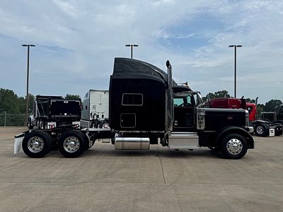 2022 Peterbilt 389