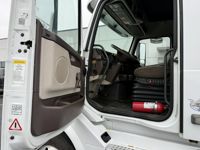 2017 Volvo VNL64T670