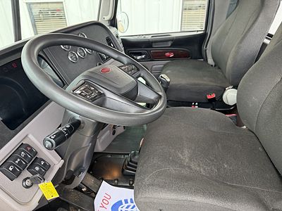 2023 Peterbilt 389