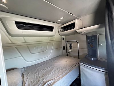 2023 Peterbilt 579