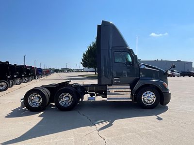 2023 Kenworth T680