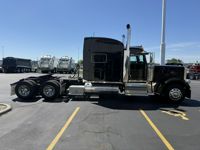 2023 Peterbilt 389