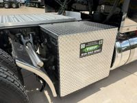 2022 Peterbilt 389
