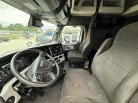 2021 Freightliner CASCADIA 116