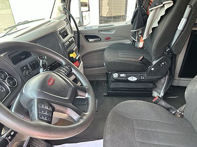 2021 Peterbilt 579
