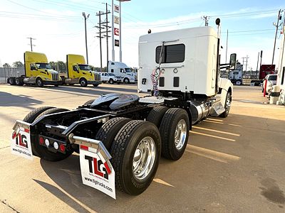 2023 Kenworth T880