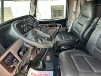 2023 Peterbilt 389