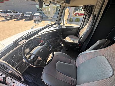2025 Volvo Vnl 860