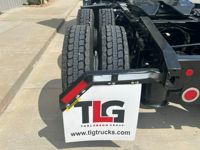 2021 Freightliner CASCADIA 126