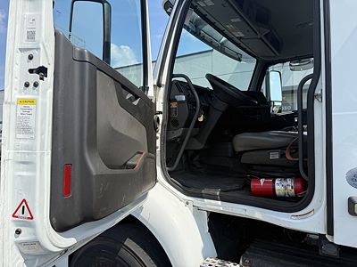 2020 Volvo VNL64T