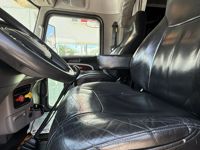 2023 Peterbilt 389