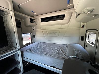 2021 Peterbilt 579