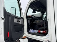 2021 Freightliner CASCADIA 126