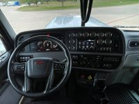 2023 Peterbilt 389