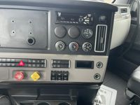 2019 Freightliner CASCADIA 126