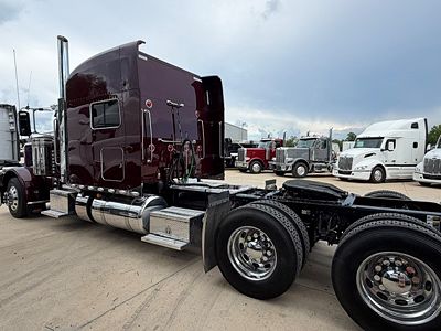2023 Peterbilt 389