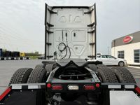 2020 Freightliner CASCADIA 126