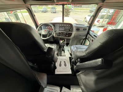 2023 Peterbilt 389