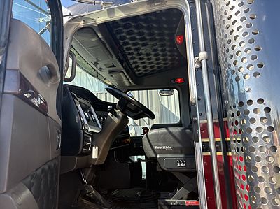 2022 Kenworth W900L
